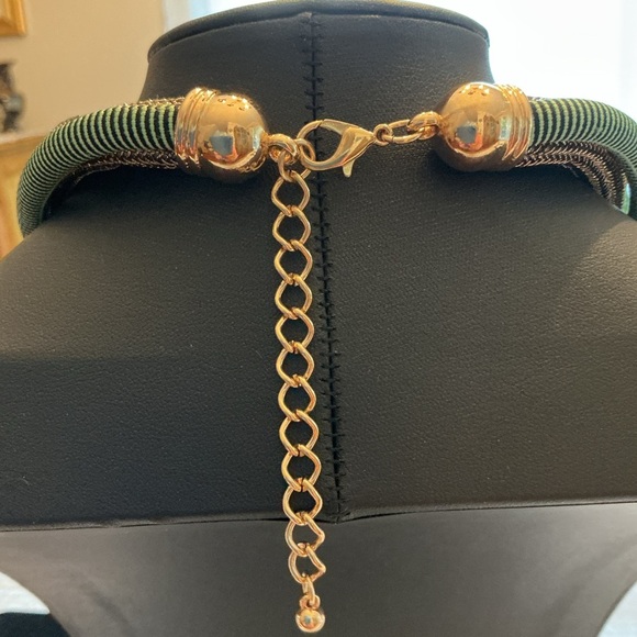 Green and Gray Gold Tone Necklace and Earrings - Picture 4 of 4